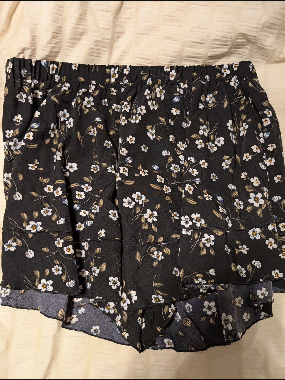 SHEIN Black Floral Ruffled Skort
